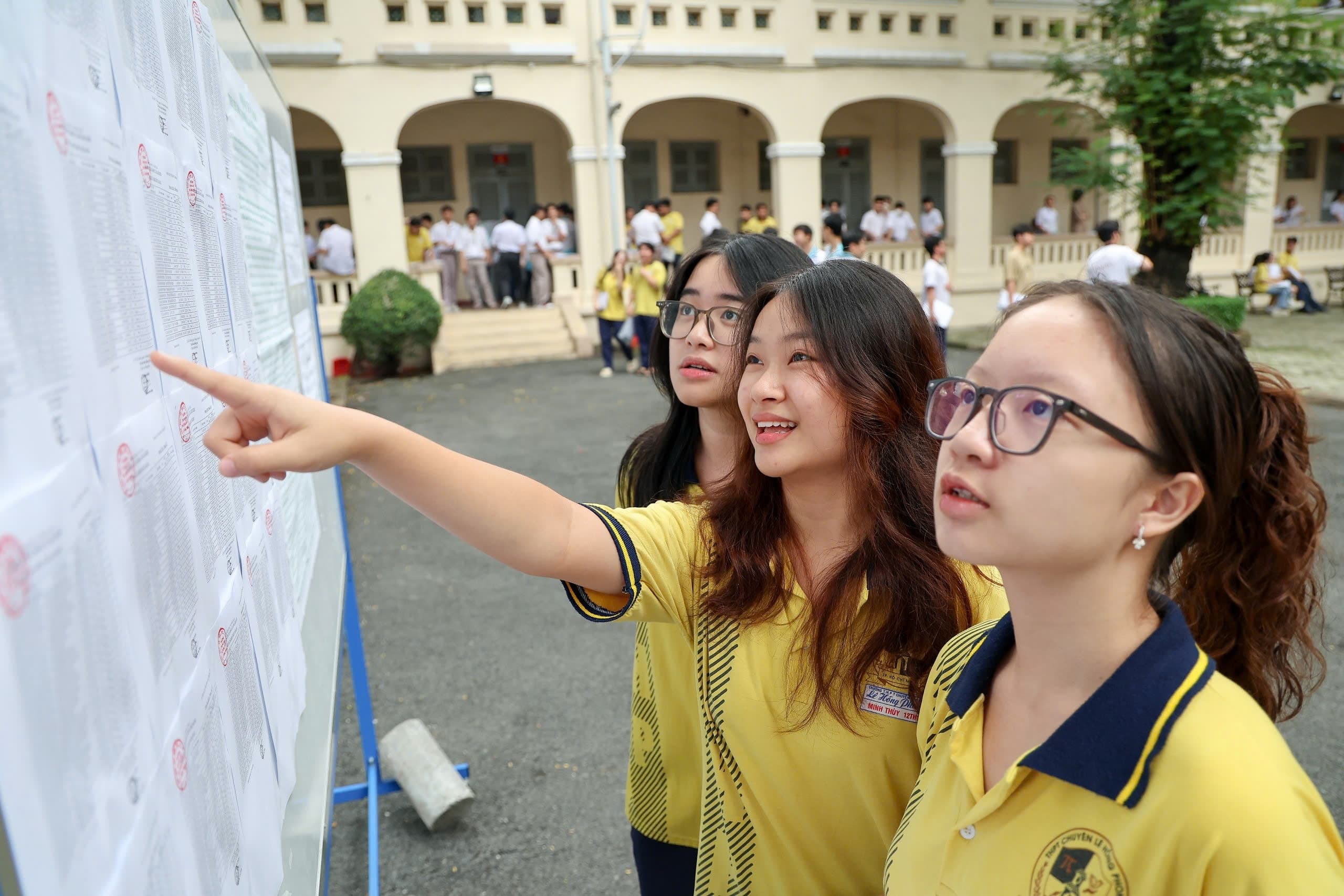 Thí sinh Hà Nội và Ninh Bình là đồng thủ khoa toàn quốc thi tốt nghiệp 2025