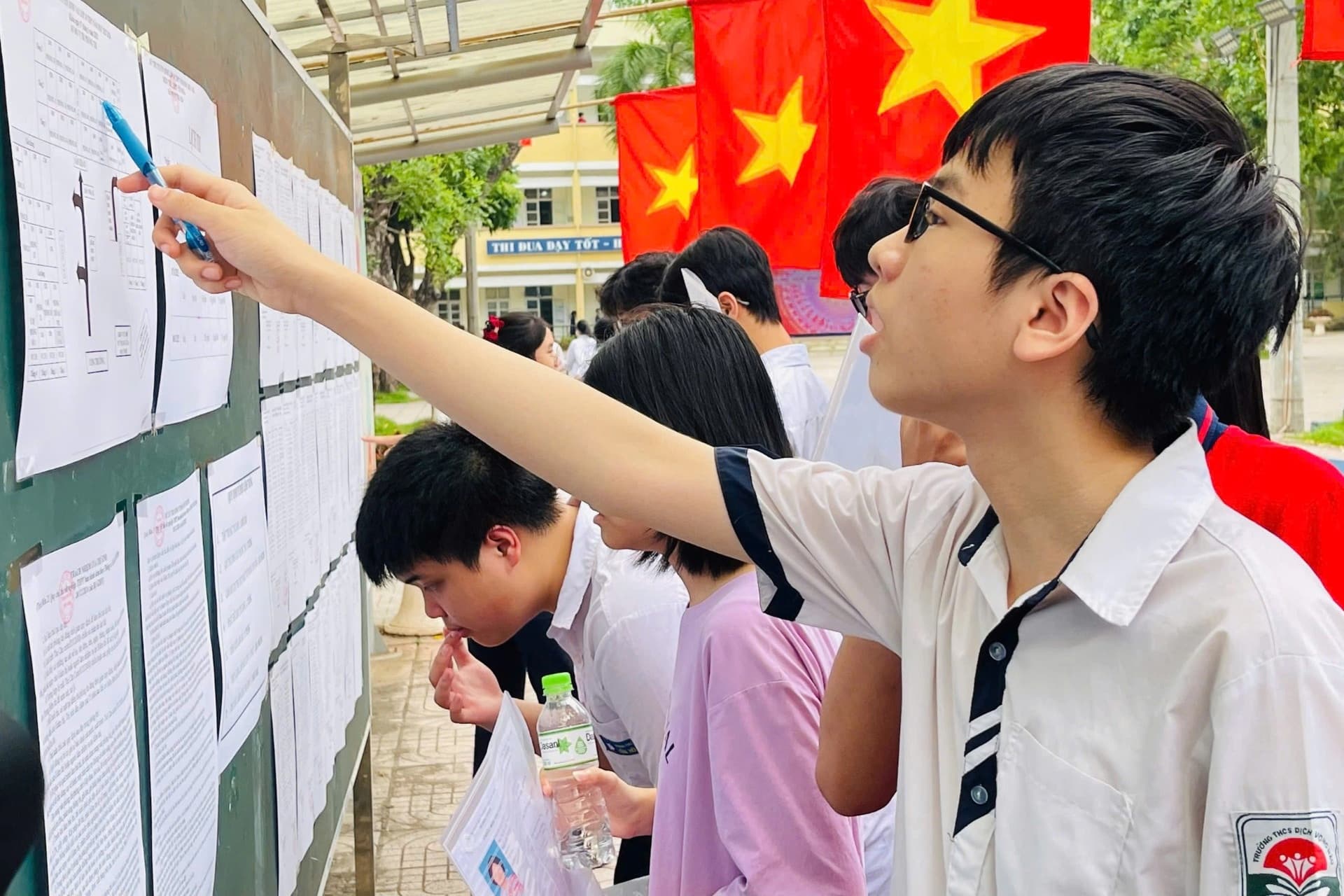Hà Nội hạ điểm chuẩn lớp 10 công lập của 8 trường, có THPT Yên Hòa