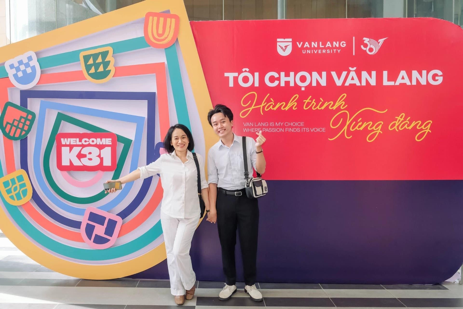 Phụ huynh chủ động cùng con tìm hiểu trường đại học tương lai